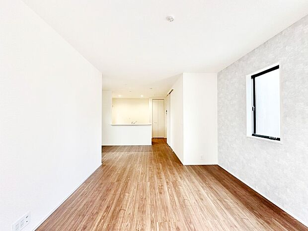 【ダイニング】家族の笑顔が自然と生まれてくる、そんな雰囲気のダイニングに仕上がっています。