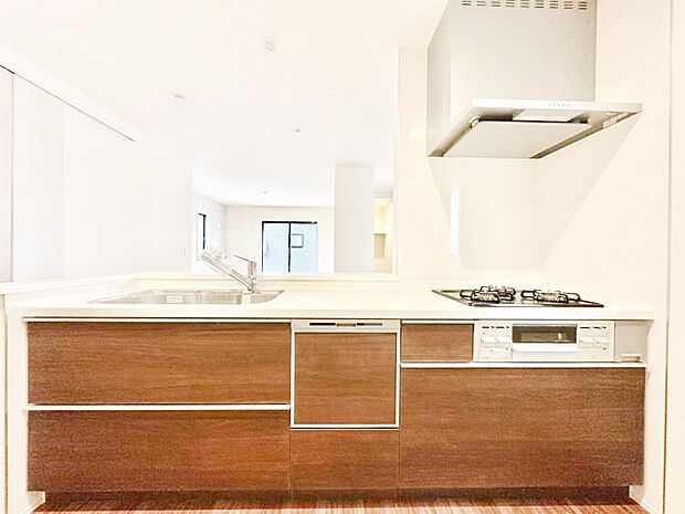 【キッチン】食洗機・浄水器・3口コンロなどデザイン性も機能性も兼ね備えたシステムキッチン!