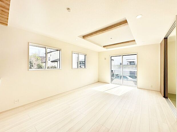 【ダイニング】家族の笑顔が自然と生まれてくる、そんな雰囲気のダイニングに仕上がっています。