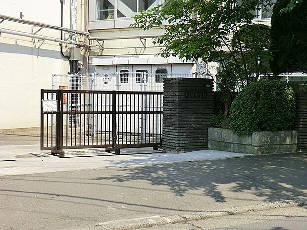 練馬区立八坂中学校（約620m）