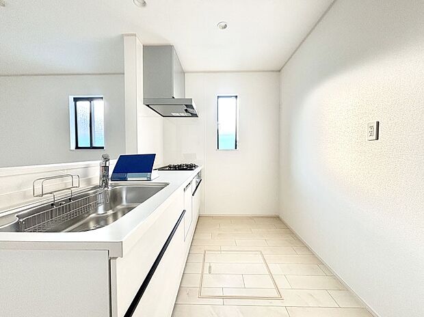 【キッチン】ゆとりあるキッチンではご家族と楽しくお料理ができます。