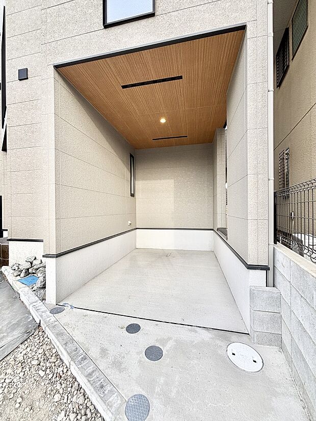 【駐車場】ビルトインタイプは大切なお車を傷や汚れから守ることができます。