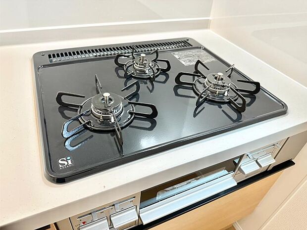 【その他設備(Ｓｉセンサーコンロ)】ガスコンロはＳｉセンサー搭載。火力調節や焦げ付き・消し忘れも防いでくれます。