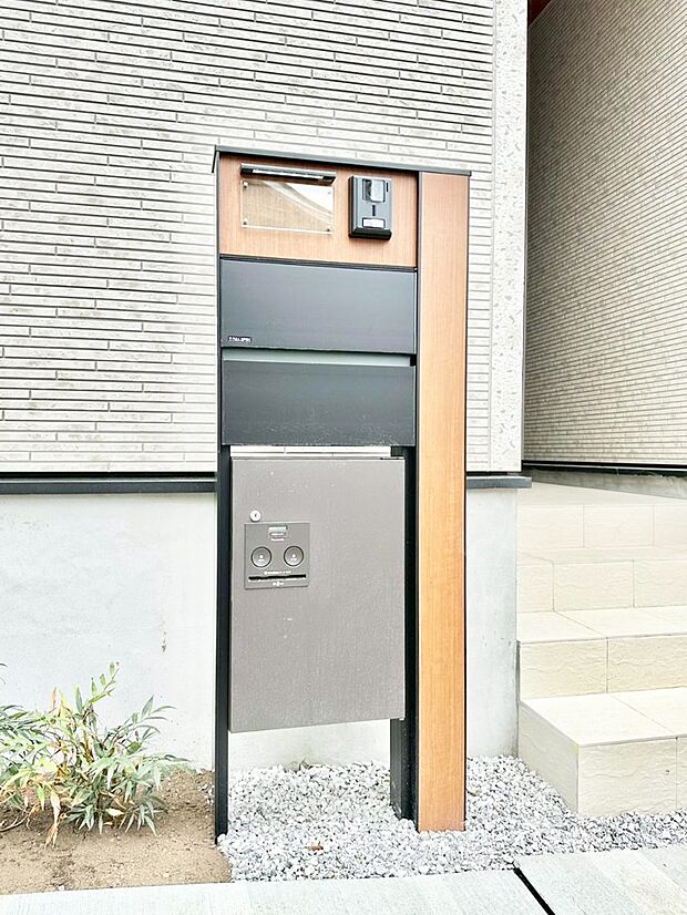 【その他現地】表札・インターホン・ポストをひとつに集約