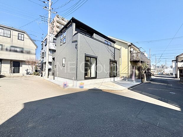 【前面道路含む現地写真】前面道路はきちんと整備されています  