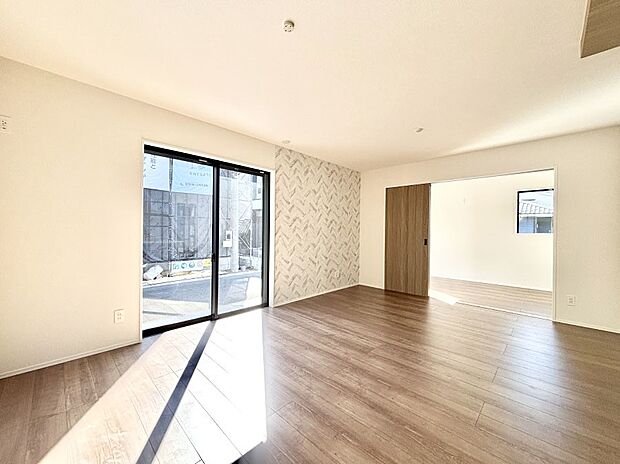 【ダイニング】家族の笑顔が自然と生まれてくる、そんな雰囲気のダイニングに仕上がっています。