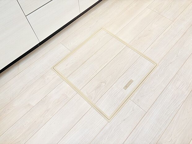 【その他設備(床下収納)】床下収納付き！日用品・非常用品の収納にも大活躍。