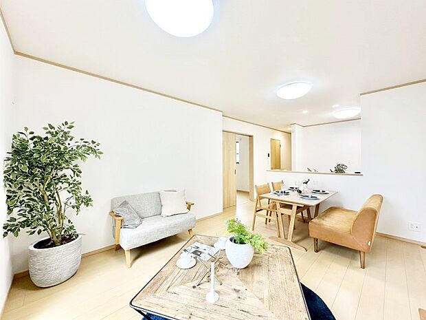 【リビングダイニング】落ち着いた雰囲気のＬＤＫは家族みんなの快適空間