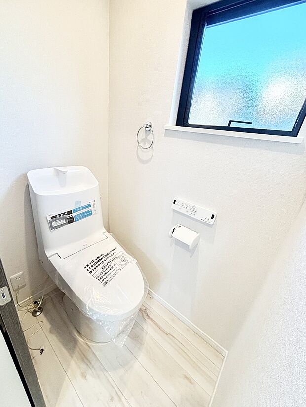 【トイレ】トイレは温水洗浄機能付き