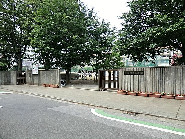 朝霞市立朝霞第四中学校(約2,000m)