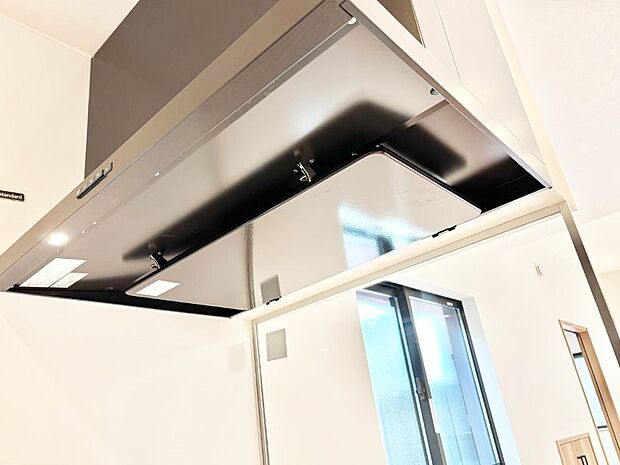 【その他設備(レンジフード)】基本的なお手入れはフィルターのみ!お手入れのしやすさも魅力です。