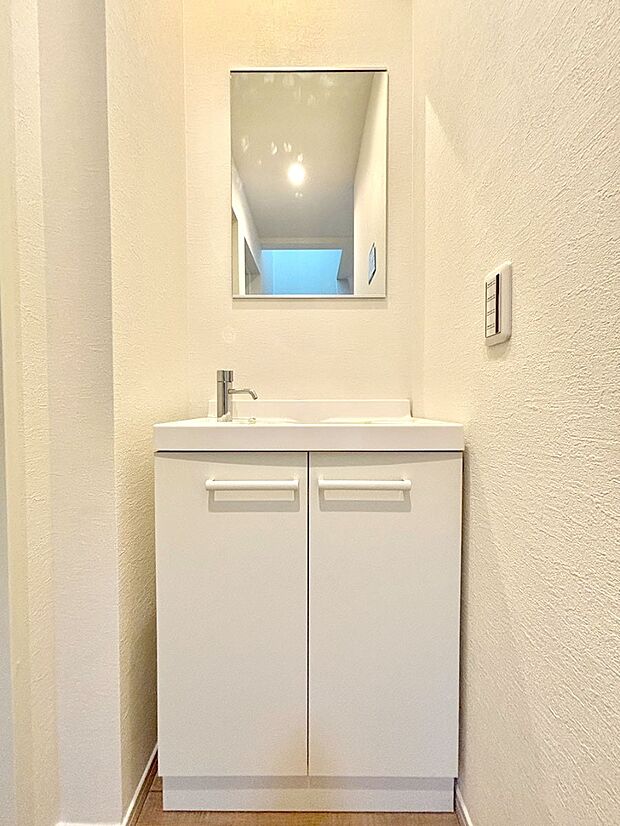 【その他設備(セカンド洗面台)】あると便利なセカンド洗面台。