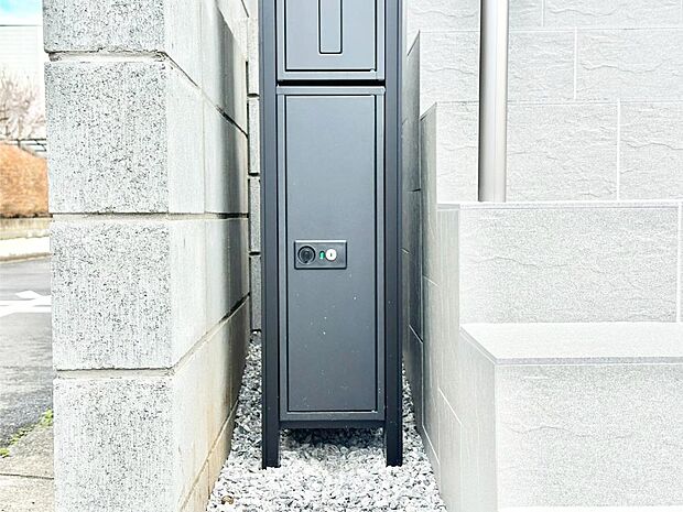 【その他現地】再配達のストレスを軽減してくれる便利な宅配ＢＯＸ