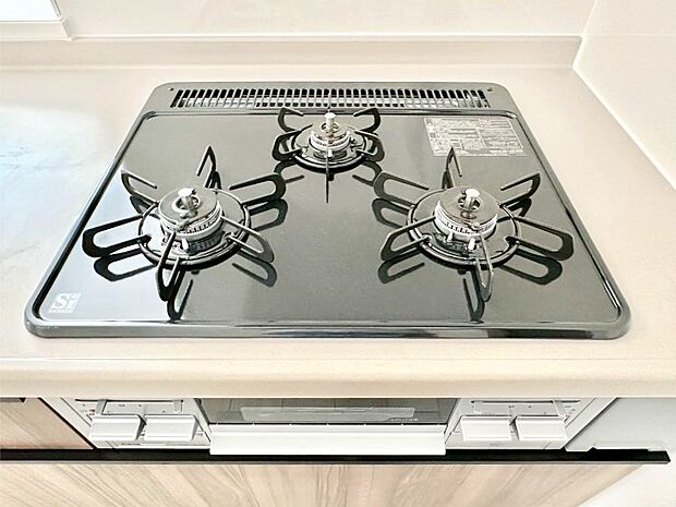 【その他設備(三ツ口コンロ)】三口ガスコンロでお料理が一気にはかどりそう