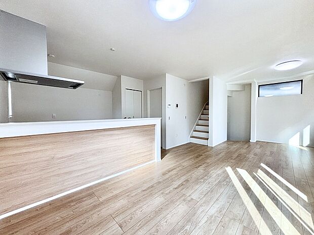 【ダイニング】家族の笑顔が自然と生まれてくる、そんな雰囲気のダイニングに仕上がっています。