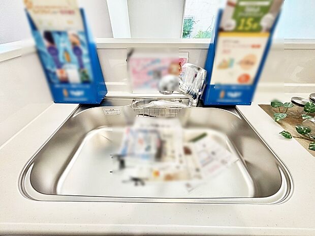【その他設備(シンク)】広々としたシンクでお料理やお皿洗いもラクラク快適に！