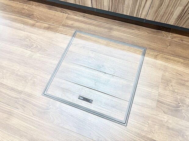 【その他設備(床下収納)】床下収納付き!日用品・非常用品の収納にも大活躍。