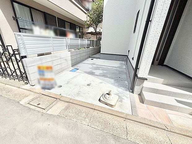 【駐車場】駐車2台可能！急なお客様の駐車に。また、ご家族の自転車スペースとしても大活躍。