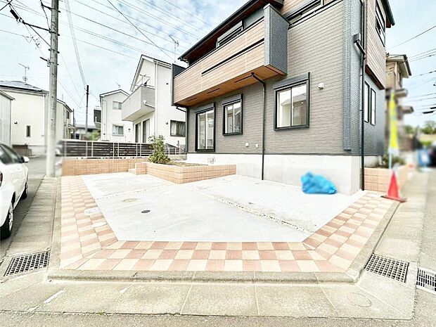 【駐車場】目の前が駐車場だと雨の日も大量にお買い物をした時も便利ですね