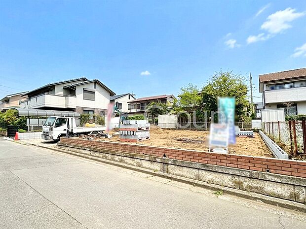 【現地外観写真】4LDK＋収納スペース充実！快適でゆとりある生活を楽しめます。