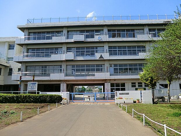 新座市立新堀小学校（約220m・徒歩3分）