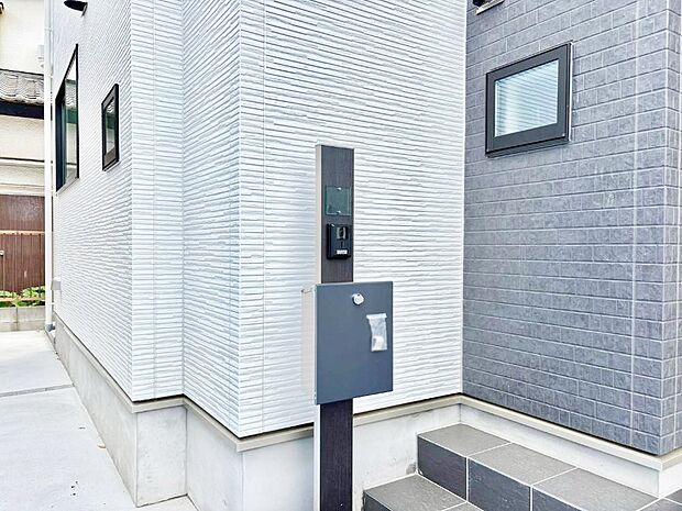 【その他現地】表札・インターホン・ポストをひとつに集約