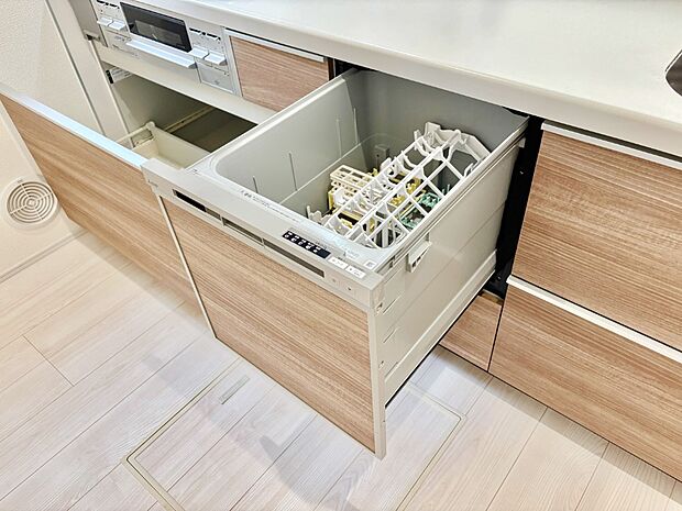 【その他設備(食洗機)】面倒なお片づけは食洗機にお任せ！家事の負担が減って、時間にも気持ちにもゆとりができます。