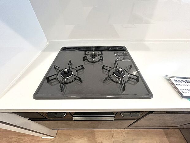 【その他設備(三ツ口コンロ)】三口ガスコンロでお料理が一気にはかどりそう  