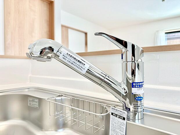 【その他設備(浄水器)】いつでも清潔なおいしいお水を。一つの水栓で水道水と浄水を使い分け。