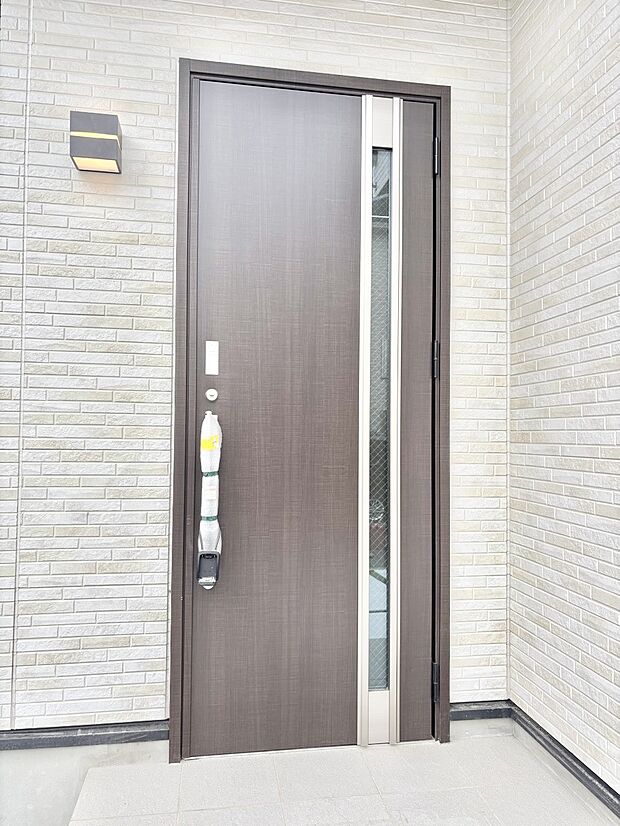 【玄関】大切な家族、来客を出迎える玄関。