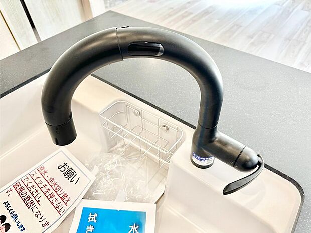 【その他設備(浄水器)】いつでも清潔なおいしいお水を。一つの水栓で水道水と浄水を使い分け。