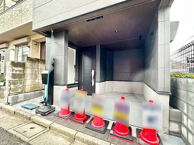 【駐車場】ビルトインタイプは大切なお車を傷や汚れから守ることができます。