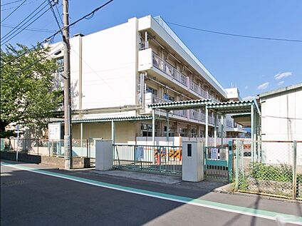 東久留米市立第三小学校 777m