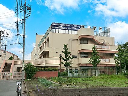 三鷹市立第六中学校 720m(9分)