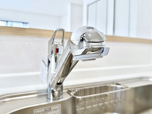 【その他設備(浄水器)】いつでも清潔なおいしいお水を。一つの水栓で水道水と浄水を使い分け。