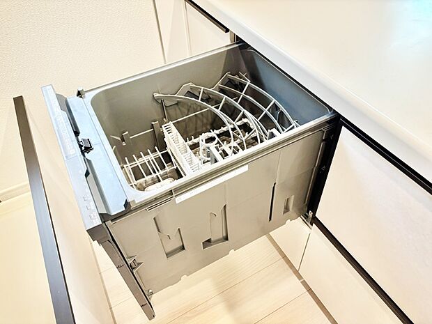 【その他設備(食洗機)】面倒なお片づけは食洗機にお任せ！家事の負担が減って、時間にも気持ちにもゆとりができます。