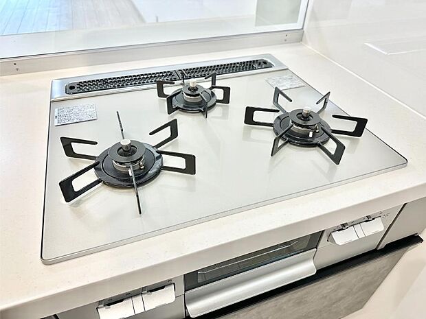 【その他設備(三ツ口コンロ)】三口ガスコンロでお料理が一気にはかどりそう