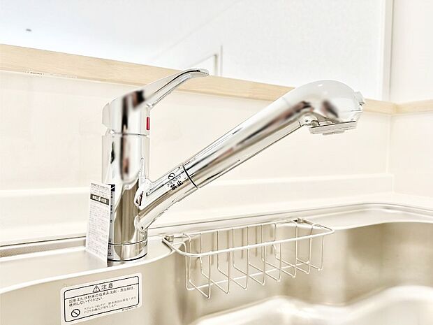 【その他設備(浄水器)】いつでも清潔なおいしいお水を。一つの水栓で水道水と浄水を使い分け。