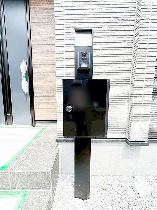 【その他現地】シンプルなデザインのポスト