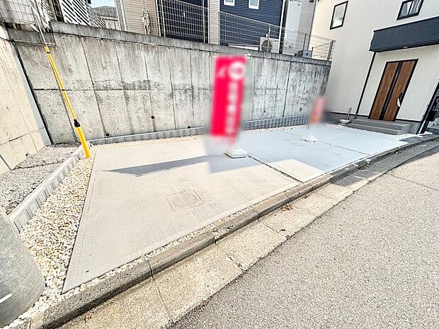 【駐車場】目の前が駐車場だと雨の日も大量にお買い物をした時も便利ですね