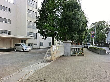 所沢市立富岡中学校 2600m(33分)