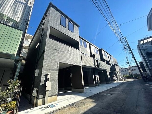 【現地外観】堂々完成!ご内見できます!