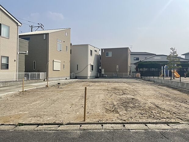【現地土地写真】
敷地面積106.07m2(約32.08坪)の売土地。地下鉄七隈線「賀茂」駅まで徒歩9分！LDK15帖超、3LDKの参考プランをご用意しています。/現地(2026年3月)撮影