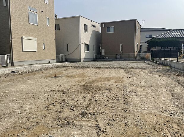 【現地土地写真】
北側接道のため、前面道路から見えにくい南側に採光面を設けるプランも◎プライバシーを確保しながら、光を取り入れることができます。/現地(2026年3月)撮影