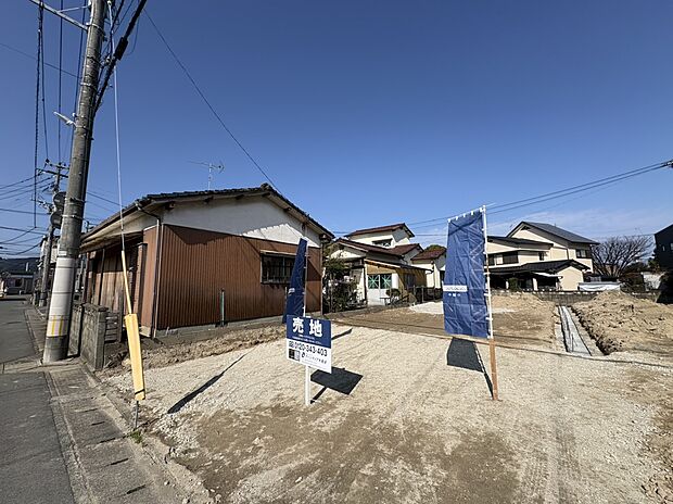 【現地写真】
大きな通りから1本入った道に位置しています。人目が気になりにくく、落ち着いた環境で過ごすことができそうです。/2026年3月撮影