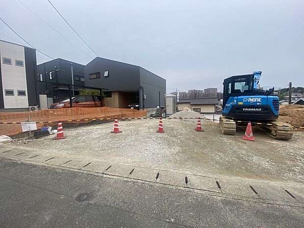 【現地土地写真】
約49坪のゆとりある敷地には、開放感あふれる4LDKプランを採用。閑静な住宅街に位置しながら、買い物施設や教育施設も身近に揃う暮らしやすい住環境が魅力です。/2026年4月撮影