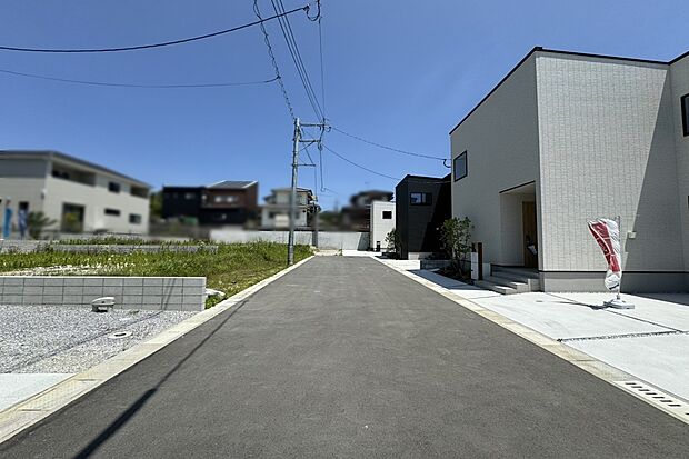 【前面道路】(6月撮影)