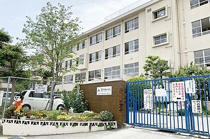 福岡市立城南小学校 1044m(徒歩14分)