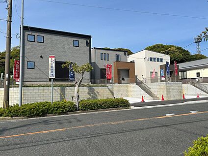 【前面道路含む現地写真】