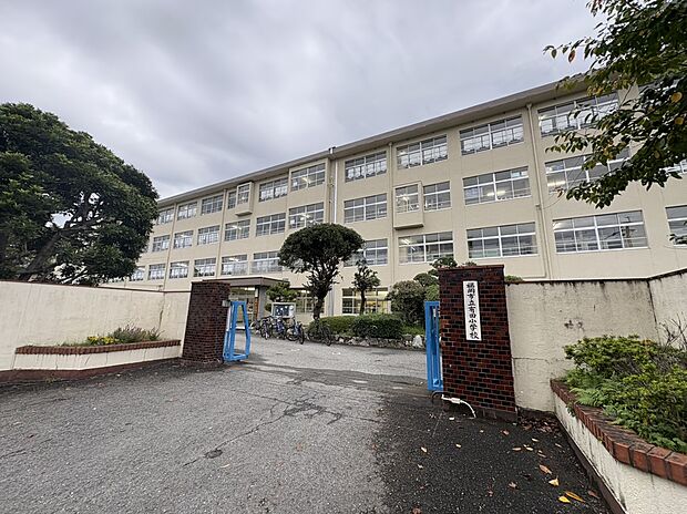 福岡市立有田小学校（約1,420m）